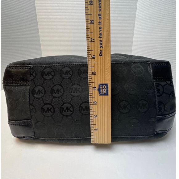 Sale!! Michael Kors Black Logo Handbag. - Picture 6 of 13